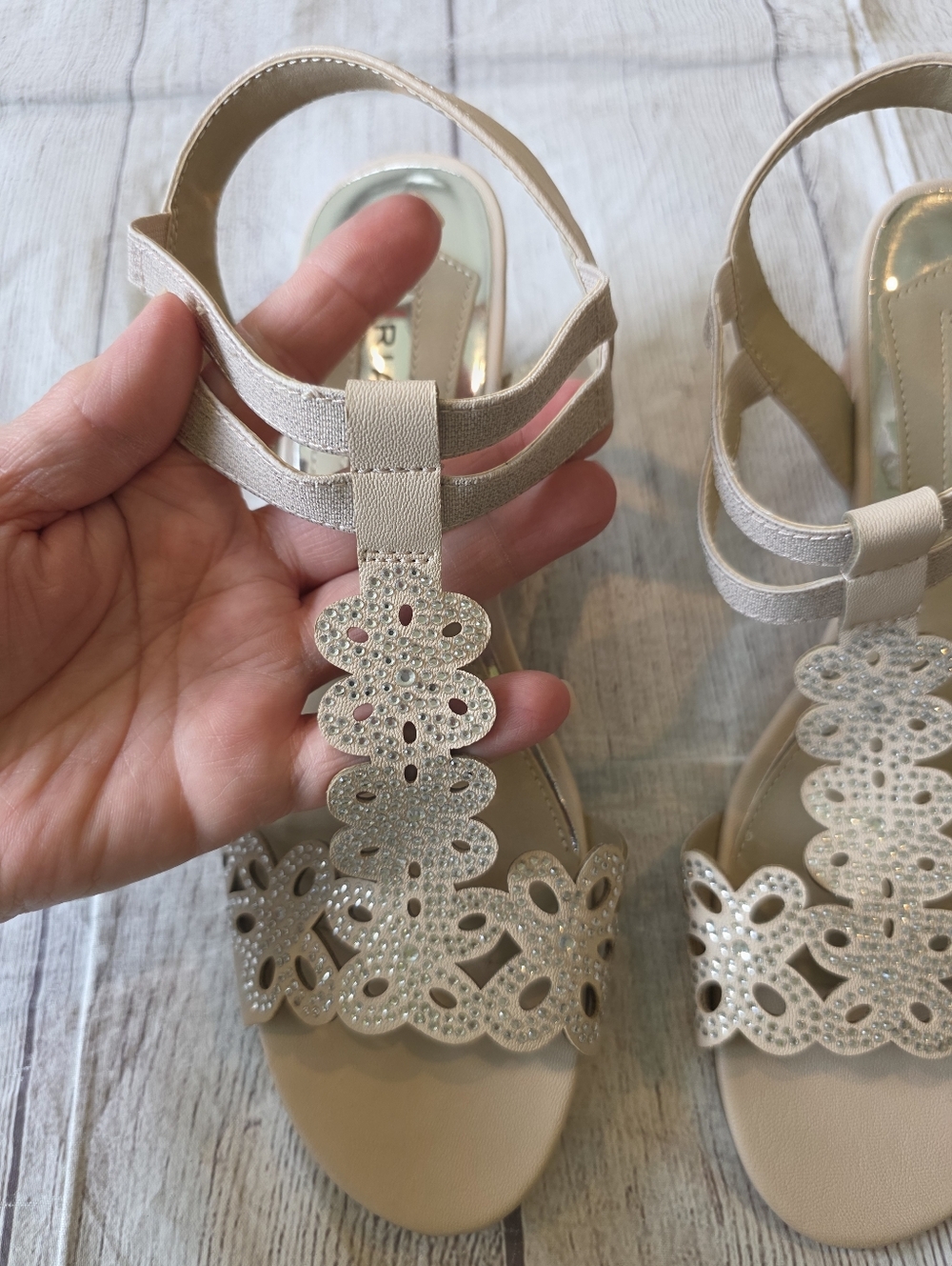 Rialto Women's Size 8 Cafell Laser Cut Wedge Sandals Event Cocktail Wedding - Picture 3 of 9